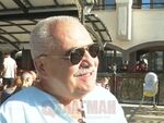Колегите съветват да не бързам да продавам, защото ще се случи някакво чудо, както стана в Швейцария и в Австрия, където много скочиха, каза Румен Мончев