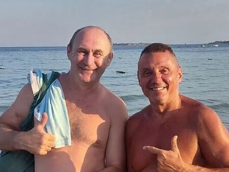 Крум Савов срещна Путин на плажа в Слънчев бряг и веднага поиска снимка