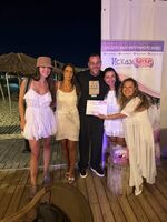 Деница и приятели превърнаха една лятна вечер в „Градина“ в надежда за мечтано бебе