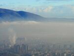 Мътен въздух и мирис на изгоряло над България: Откъде идва димът