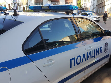 32-годишна бургазлийка блъсна три паркирани коли пред бл. 92 в ж.к. “Меден Рудник”, дрегерът отчел 2.53 промила