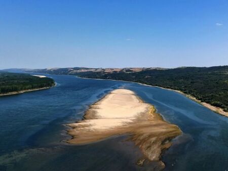 Дунав падна до рекордните -126 см при Русе, АЕЦ „Козлодуй“ вече свали мощността на Пети блок