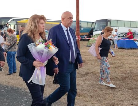 „Пляскайте, пляскайте!“ - Петрова нива показа най-сериозния проблем на Илияна Йотова