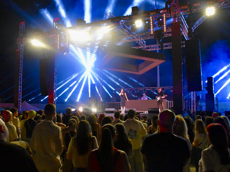 Музикален маратон в Поморие: Sunset Port Festival събра море от хора, кулминацията е тази вечер с Roger Sanchez