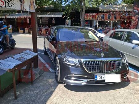 Сигнал до Флагман.бг: Maybach блокира вход на парк и пешеходна пътека заради дюнер, няма 1,5 евро за паркинг