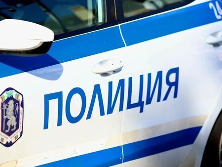 Посред бял ден в центъра на Бургас: Рецидивист ограби мъж за златния му синджир