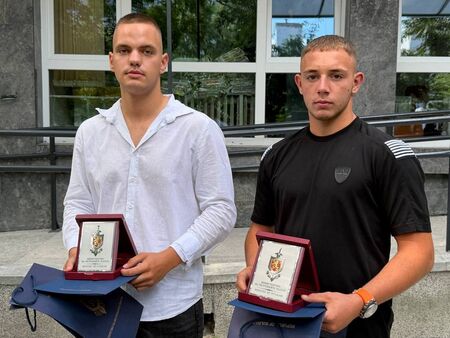 "Докато някои наши връстници убиват хора, други спасяват земите на България": Младежите, избавили Кошарица от лапите на огъня