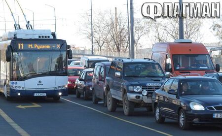 Такситата да влязат в бус лентите, но само с клиент. Подкрепяте ли?