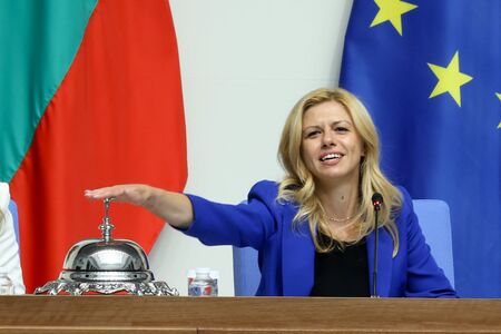 Жените влизат по-силно в корпоративните бордове: минимум една трета от директорските позиции