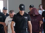 Двамата са обвинени за държането на близо 100 кг марихуана, а разследващите проверяват подготовка за подводното ѝ пренасяне към Турция