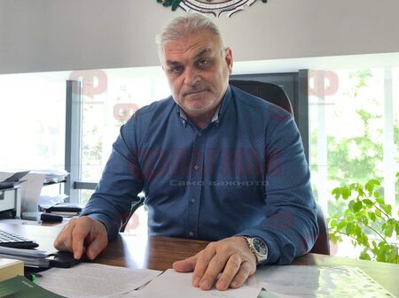 Бургазлия бие баща си и напада хора по улиците, но места в домовете за психичноболни няма