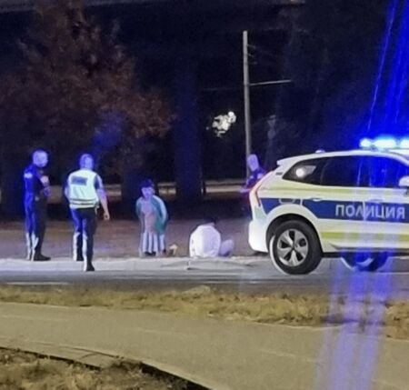 Среднощна гонка в Бургас: Автомобил се разби в кръговото към „Меден рудник“ (видео)