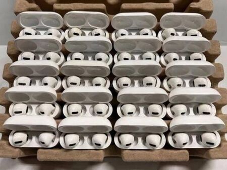 Българска следа в схема за 20 млн. евро с AirPods: Петима предполагаеми босове са арестувани