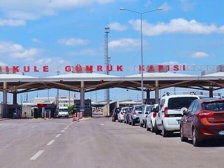 Турски журналист се скри под ТИР, за да влезе в България, арестуваха го на ГКПП „Капъкуле“