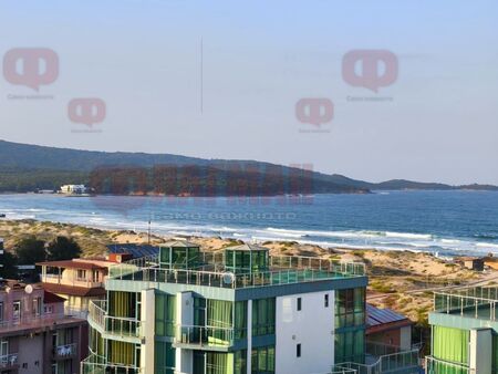 Бури и градушки на югозапад, но и днес температурите остават високи