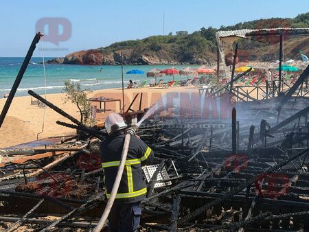 Ето какво остана от любимия на туристите Resto del Verano - ресторантът на Каваци е изпепелен почти до основи