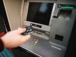 От различни банкомати в морския град били извършени няколко транзакции