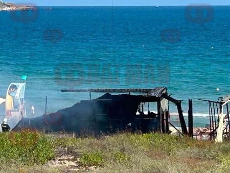 Фритюрник, оставен без надзор, изпепелил плажния ресторант в Каваци