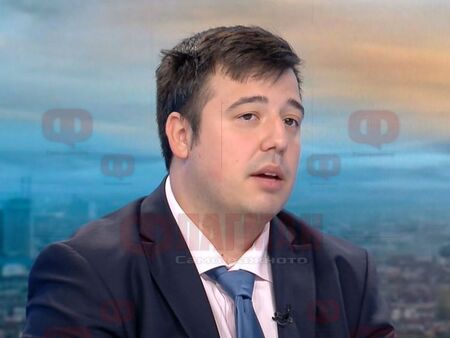 Ценови шок на бензиностанциите? Експерт очаква дизел за 2 евро на литър