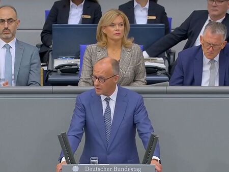 Бундестагът завря след триумфа на AfD: Мерц заговори за „етническо прочистване“
