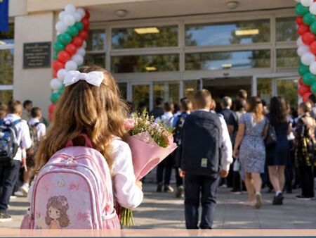 Първият звънец удря за над 700 000 деца: 55 000 първокласници прекрачват училищния праг