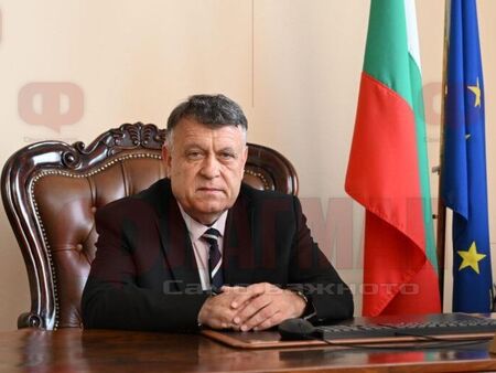 Проф. Георги Вълчев с послание за първия звънец: Семейството и училището трябва да вървят заедно