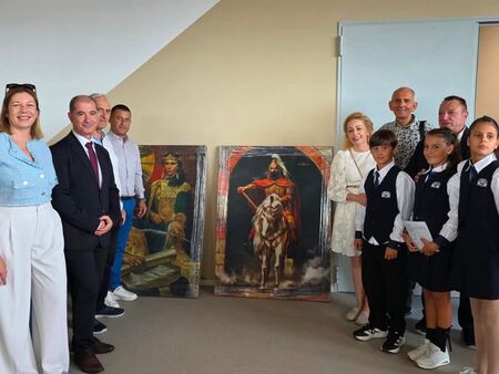 Ротари клуб Бургас-Приморие продължи кампанията „Великите българи“ с дарение за новия филиал на ОУ „Александър Георгиев-Коджакафалията“