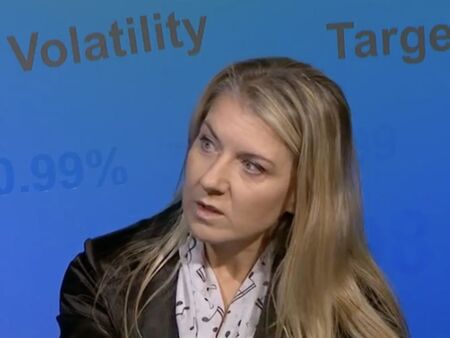 AI превзема плейлистите: Кой стои зад песента - човек или машина? Слушатели искат филтър