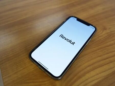 Хакери изнудват Revolut за 3 млн. долара: Заплашват да продадат лични данни на клиенти