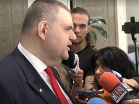 Пеевски към Демерджиев: Ще го кача на кораб за Марс, сезирам прокуратурата