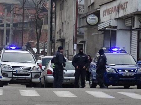 Кървава семейна драма в Бачево: 76-годишна жена е мъртва, брат ѝ е в болница