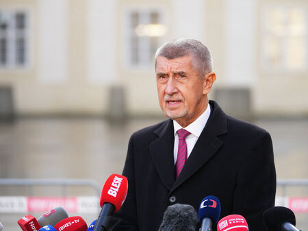 Бабиш предлага Нефтохим Бургас да преработва повече петрол за Европа