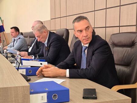 356,6 млн. евро, остри реплики и Евровизия: Бургас прие бюджета си за 2026 г.