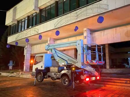 Огън в сърцето на Троян: Горя покривът на Общината, спасиха сървъра