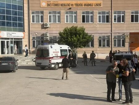 Ученик с пушка откри огън край училище в Турция: 11 ранени, двама са в тежко състояние
