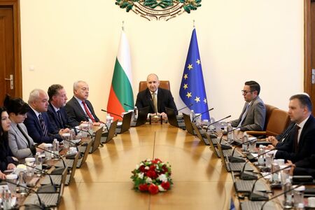 "Градовете и селата ни са заприличали на Лас Вегас": Забраняваме светлините на казината и рекламата на хазарта, заяви Радев