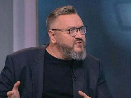 Карбовски събарял заедно със Слави Трифонов паметната плоча на "Петрохан"
