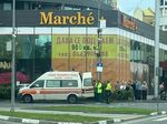 Лек автомобил „Шкода“ е блъснал мъжа и жената в района на магазин „Marché“, докато двамата са се намирали на пътното платно