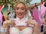 Дара Екимова излезе по сутиен и корсет преди концерт в Пловдив