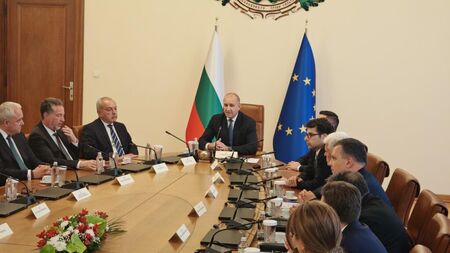 Бюджет 2027 събира Радев, министри и депутати в Пампорово. Премиерът бил в конфликт с Гълъб Донев?