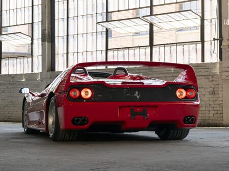 Ferrari на Майк Тайсън се продаде за над 12 млн. долара, към колата вървят и подписани боксови ръкавици