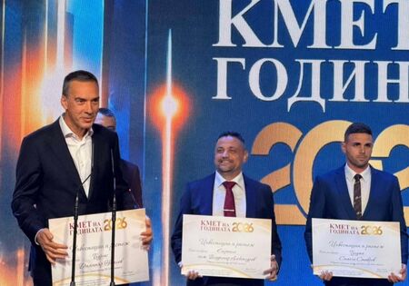 Кметът на Бургас Димитър Николов с три отличия от годишните награди „Кмет на годината“