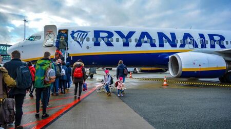 Самолет на Ryanair обяви MAYDAY: Горивото му стигало за още около 10 минути