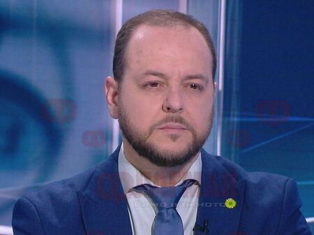 Съпругата на Пламен Бобоков блесна в галерията на Ники Младжов (СНИМКИ)