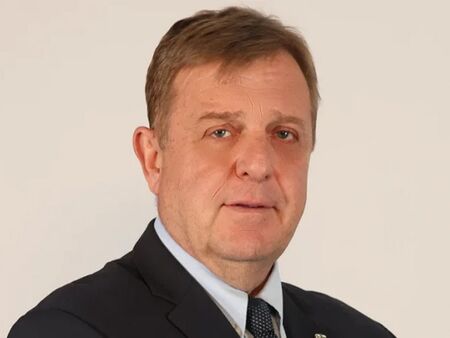 Каракачанов покани Мицкоски в София на полагането на костите на цар Самуил