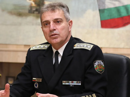 Трус във военното ръководство: Началникът на отбраната подаде рапорт за напускане