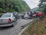 Двама загинаха при жесток удар между кола и камион край Гурково