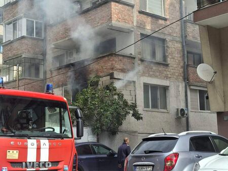 Голям пожар избухна в кооперация на ул. Уилям Гладстон