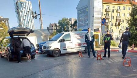 Владо Николов катастрофира на бензиностанция в София
