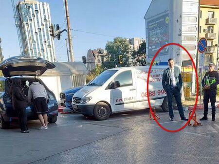 Владо Николов катастрофира на бензиностанция в София